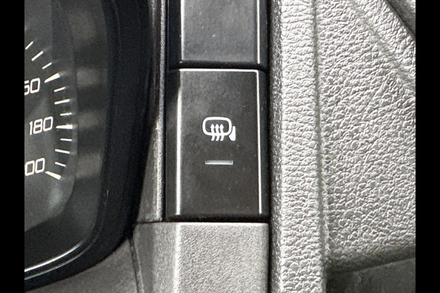 Ford Transit 310 2.0 TDCI Euro6 L2H2 / 3Pers. / *Ideaal voor Camper* / Imperial & Ladder / Airco / Trekhaak / Pdc.V+A / Navigatie / Distr.vv.bij 60.400 km / Apk 04-2026