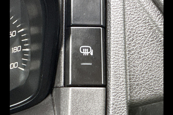 Ford Transit 310 2.0 TDCI Euro6 L2H2 / 3Pers. / *Ideaal voor Camper* / Imperial & Ladder / Airco / Trekhaak / Pdc.V+A / Navigatie / Distr.vv.bij 60.400 km / Apk 04-2026