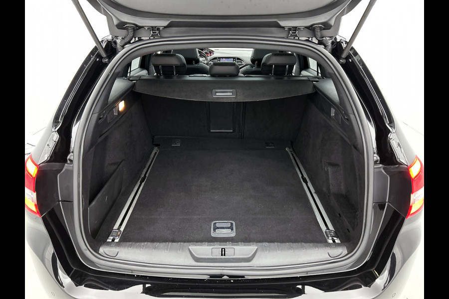 Peugeot 308 SW 1.5 HDi 131PK GT-Line / Drivers Sport Pack / Trekhaak / 1/2 Leder / Panoramadak / Pdc.V+A / Xenon / Navigatie / / Apk 11-2026