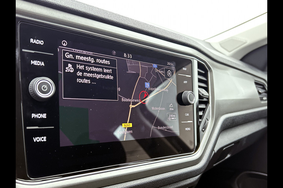 Volkswagen T-Roc 1.0 TSI Style / Navi / Adap-cruise / Trekhaak / Roofrail / Lmv 16" / Multimedia / Apk 02-2026