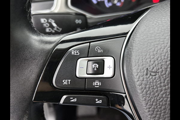 Volkswagen T-Roc 1.0 TSI Style / Navi / Adap-cruise / Trekhaak / Roofrail / Lmv 16" / Multimedia / Apk 02-2026