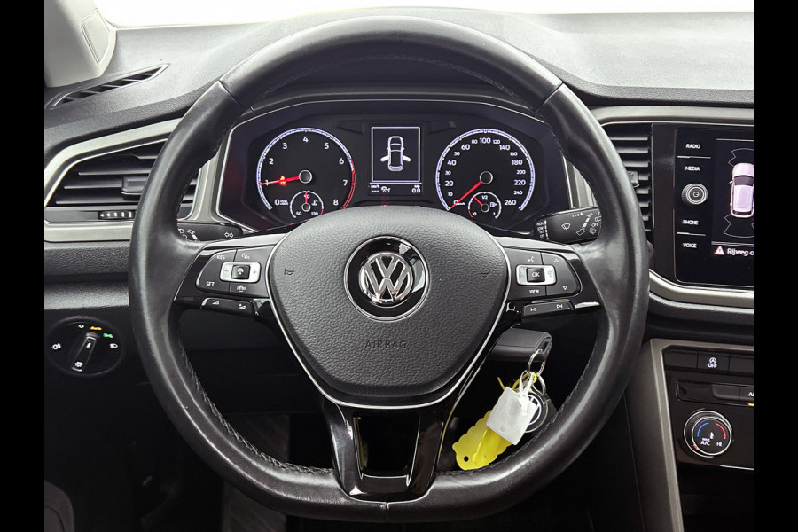 Volkswagen T-Roc 1.0 TSI Style / Navi / Adap-cruise / Trekhaak / Roofrail / Lmv 16" / Multimedia / Apk 02-2026