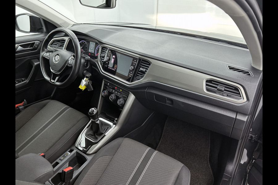 Volkswagen T-Roc 1.0 TSI Style / Navi / Adap-cruise / Trekhaak / Roofrail / Lmv 16" / Multimedia / Apk 02-2026
