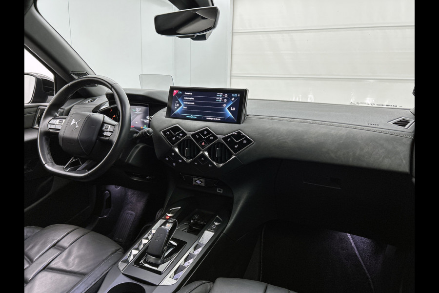 DS DS 3 Crossback E-Tense Executive 50 kWh / 100% Elektrisch / 100% Stijlvol / Cruise ctr. / Lm velg. / Airco-ecc./ Navigatie / DAB / Privacy Glass / Achteruitrijcamera met 180° Vision + parkeersensoren vóór en achter / / Apk 05-2027
