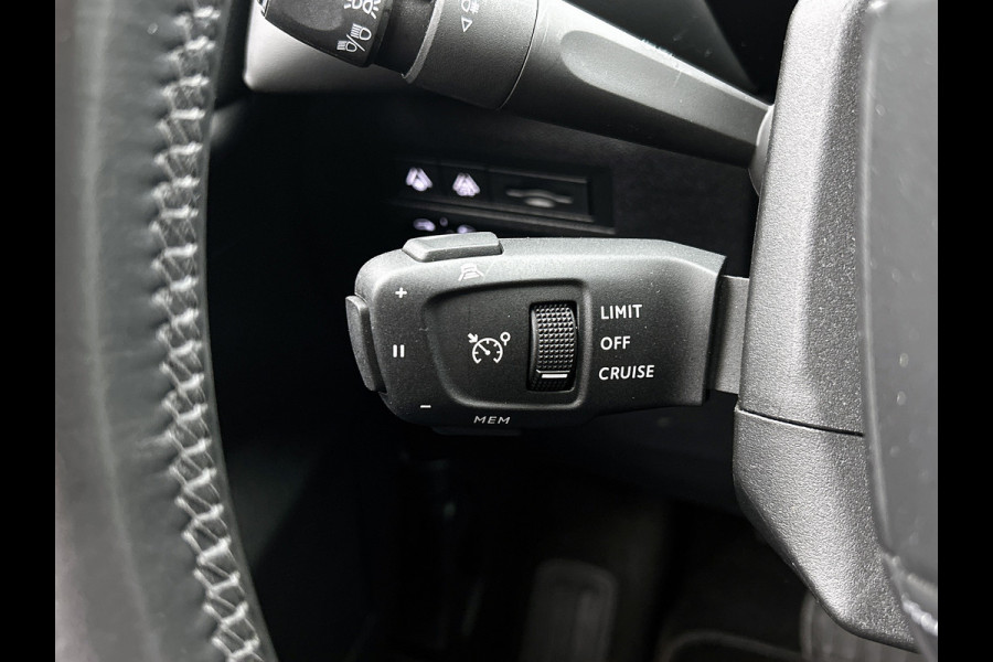 DS DS 3 Crossback E-Tense Executive 50 kWh / 100% Elektrisch / 100% Stijlvol / Cruise ctr. / Lm velg. / Airco-ecc./ Navigatie / DAB / Privacy Glass / Achteruitrijcamera met 180° Vision + parkeersensoren vóór en achter / / Apk 05-2027