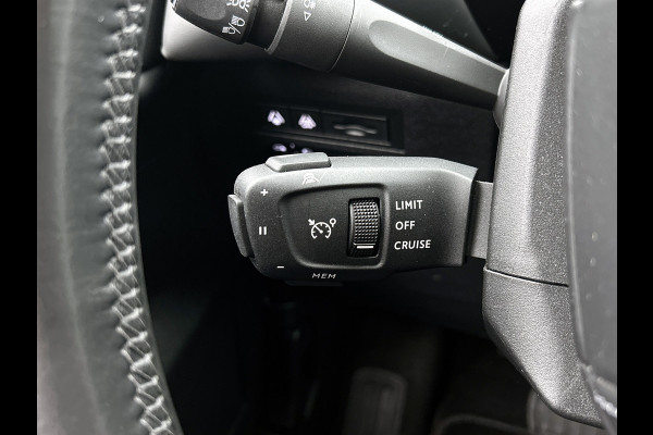 DS DS 3 Crossback E-Tense Executive 50 kWh / 100% Elektrisch / 100% Stijlvol / Cruise ctr. / Lm velg. / Airco-ecc./ Navigatie / DAB / Privacy Glass / Achteruitrijcamera met 180° Vision + parkeersensoren vóór en achter / / Apk 05-2027