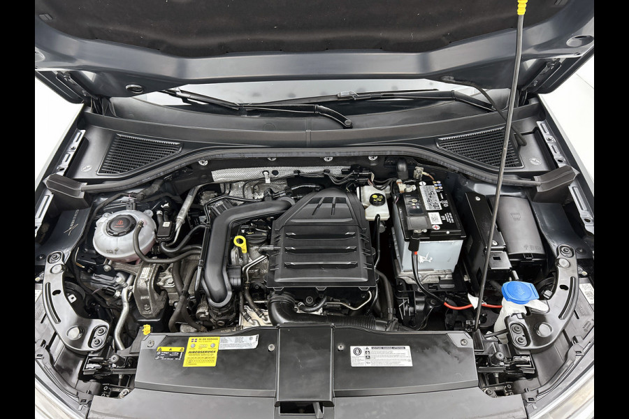 Volkswagen T-Roc 1.0 TSI Style / Navi / Adap-cruise / Trekhaak / Roofrail / Lmv 16" / Multimedia / Apk 02-2026