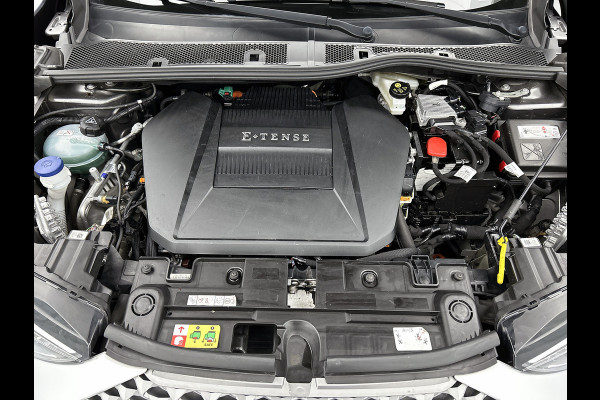 DS DS 3 Crossback E-Tense Executive 50 kWh / 100% Elektrisch / 100% Stijlvol / Cruise ctr. / Lm velg. / Airco-ecc./ Navigatie / DAB / Privacy Glass / Achteruitrijcamera met 180° Vision + parkeersensoren vóór en achter / / Apk 05-2027