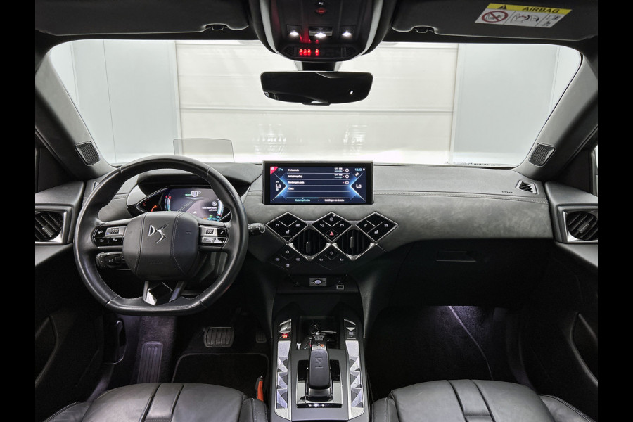 DS DS 3 Crossback E-Tense Executive 50 kWh / 100% Elektrisch / 100% Stijlvol / Cruise ctr. / Lm velg. / Airco-ecc./ Navigatie / DAB / Privacy Glass / Achteruitrijcamera met 180° Vision + parkeersensoren vóór en achter / / Apk 05-2027