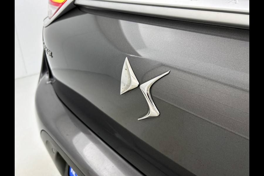 DS DS 3 Crossback E-Tense Executive 50 kWh / 100% Elektrisch / 100% Stijlvol / Cruise ctr. / Lm velg. / Airco-ecc./ Navigatie / DAB / Privacy Glass / Achteruitrijcamera met 180° Vision + parkeersensoren vóór en achter / / Apk 05-2027