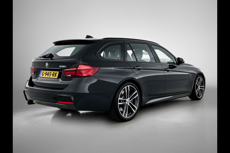 BMW 3 Serie Touring 318i M Sport Automaat Corporate / Panoramadak / Leder-sport / Camera / Navigatie / M-Sport plus - Parking - Media Pack / Apk nieuw