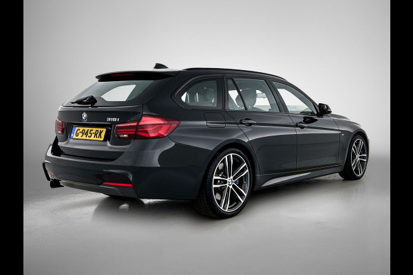 BMW 3 Serie Touring 318i M Sport Automaat Corporate / Panoramadak / Leder-sport / Camera / Navigatie / M-Sport plus - Parking - Media Pack / Apk nieuw