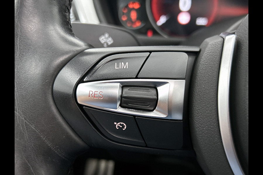 BMW 3 Serie Touring 318i M Sport Automaat Corporate / Panoramadak / Leder-sport / Camera / Navigatie / M-Sport plus - Parking - Media Pack / Apk nieuw