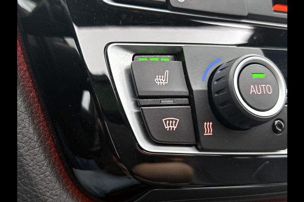 BMW 3 Serie Touring 318i M Sport Automaat Corporate / Panoramadak / Leder-sport / Camera / Navigatie / M-Sport plus - Parking - Media Pack / Apk nieuw