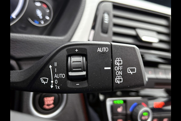 BMW 3 Serie Touring 318i M Sport Automaat Corporate / Panoramadak / Leder-sport / Camera / Navigatie / M-Sport plus - Parking - Media Pack / Apk nieuw