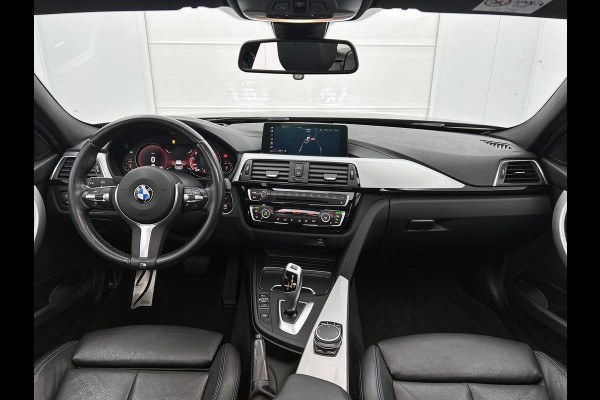 BMW 3 Serie Touring 318i M Sport Automaat Corporate / Panoramadak / Leder-sport / Camera / Navigatie / M-Sport plus - Parking - Media Pack / Apk nieuw