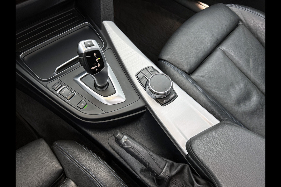 BMW 3 Serie Touring 318i M Sport Automaat Corporate / Panoramadak / Leder-sport / Camera / Navigatie / M-Sport plus - Parking - Media Pack / Apk nieuw
