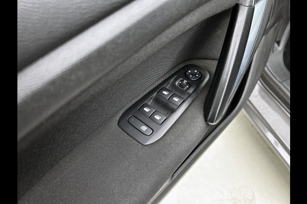 Peugeot 308 1.5 HDi 131PK 5Drs. Executive / Panoramadak / Distributie vv. 122Dkm. / Cruise-ctr. / Navigatie / Apk 05-2026