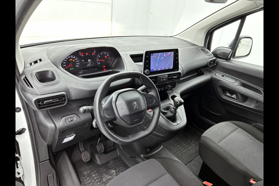 Peugeot Partner 1.2 Benzine 111PK Euro6 *Distributie bij 43Dkm. vervangen* Premium / Airco / Navigatie / Schuifdeur Re./ Radio multimedia / Apk 07-2027
