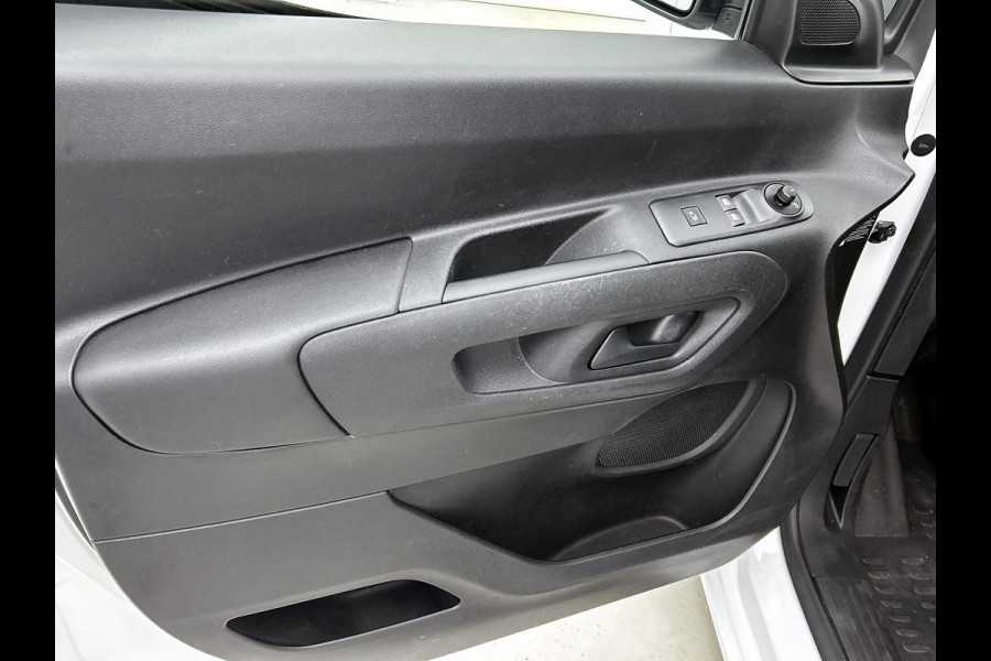 Peugeot Partner 1.2 Benzine 111PK Euro6 *Distributie bij 43Dkm. vervangen* Premium / Airco / Navigatie / Schuifdeur Re./ Radio multimedia / Apk 07-2027