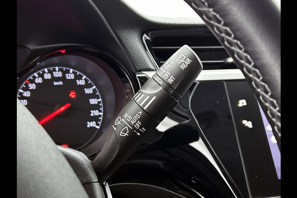 Opel Corsa 1.2 Edition / Trekhaak / Distributie bij 104dkm.vervangen / Airco / Pdc. / Navigatie / Edition+Licht-Zicht Pakket / Apk 03-2027