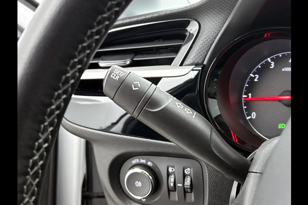 Opel Corsa 1.2 Edition / Trekhaak / Distributie bij 104dkm.vervangen / Airco / Pdc. / Navigatie / Edition+Licht-Zicht Pakket / Apk 03-2027