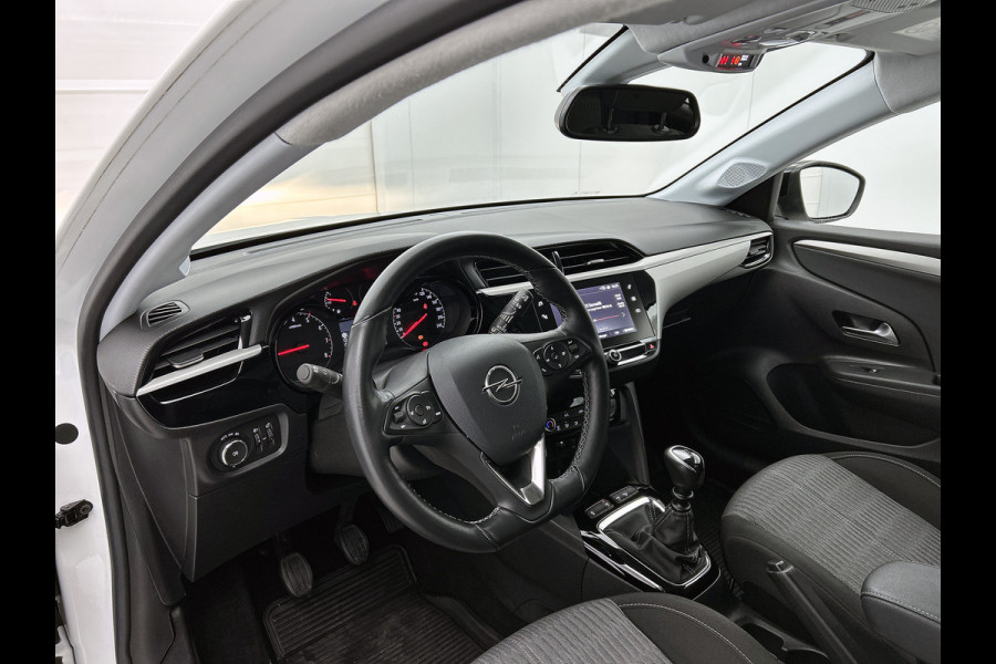 Opel Corsa 1.2 Edition / Trekhaak / Distributie bij 104dkm.vervangen / Airco / Pdc. / Navigatie / Edition+Licht-Zicht Pakket / Apk 03-2027