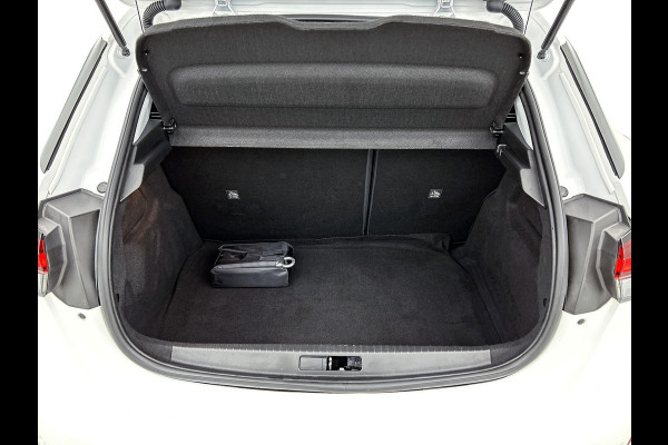 Opel Corsa 1.2 Edition / Trekhaak / Distributie bij 104dkm.vervangen / Airco / Pdc. / Navigatie / Edition+Licht-Zicht Pakket / Apk 03-2027