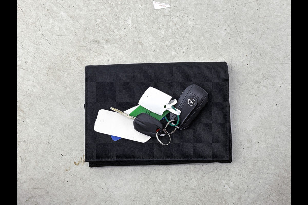 Opel Corsa 1.2 Edition / Trekhaak / Distributie bij 104dkm.vervangen / Airco / Pdc. / Navigatie / Edition+Licht-Zicht Pakket / Apk 03-2027