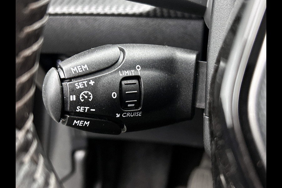 Peugeot 208 1.5 HDi Blue Allure / Trekhaak / Airco-ecc./ Xenon / Pdc.+Camera / Navigatie / Radio-multimedia / Apk 05-2026