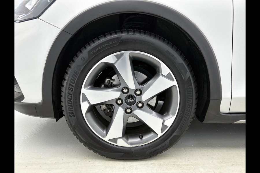 Ford Focus 1.5 Automaat 150PK Active X 5Drs. / Panorama dak / B&O Audio / Pdc.+Camera / Navigatie / Airco-ecc. / Apk 01-2027