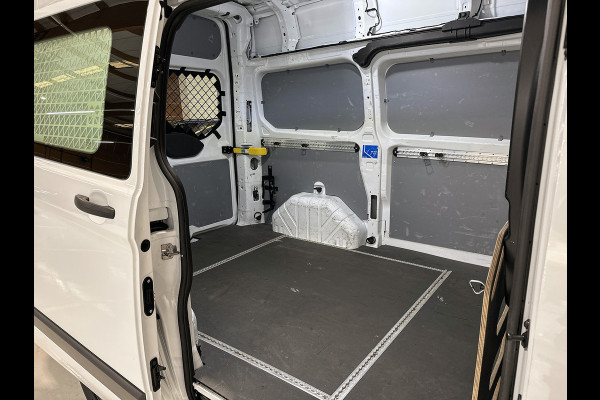 Ford Transit Custom 340 2.0 TDCI Euro6 Automaat 131PK H2 Trend 3Pers. *ideaal voor Camper* Navigatie / Pdc./ Airco / Safety&Comfort pack / Driver assist / Stoelverwarming / Distributie vv.bij 36.126 KM / / Apk 11-2026