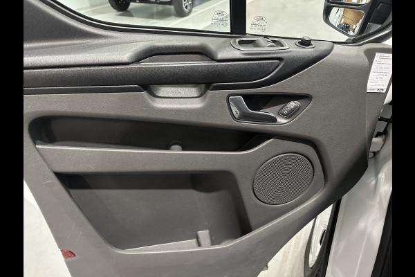 Ford Transit Custom 340 2.0 TDCI Euro6 Automaat 131PK H2 Trend 3Pers. *ideaal voor Camper* Navigatie / Pdc./ Airco / Safety&Comfort pack / Driver assist / Stoelverwarming / Distributie vv.bij 36.126 KM / / Apk 11-2026