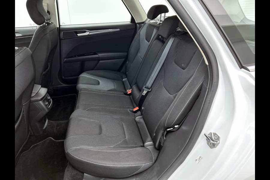 Ford Mondeo Wagon 2.0 Hybrid Titanium Automaat / Pdc.V+A / Navigatie /Radio-multimedia /  Airco-ecc. / Apk nieuw