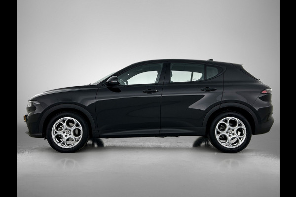 Alfa Romeo Tonale 1.5T Hybrid 131PK Automaat Sprint / Pdc.V+A / Stoel+Stuur verwarming / Navigatie / Lmv / Adaptive Cruise / Carplay / Apk 10-2027