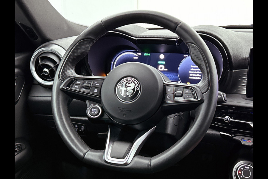 Alfa Romeo Tonale 1.5T Hybrid 131PK Automaat Sprint / Pdc.V+A / Stoel+Stuur verwarming / Navigatie / Lmv / Adaptive Cruise / Carplay / Apk 10-2027