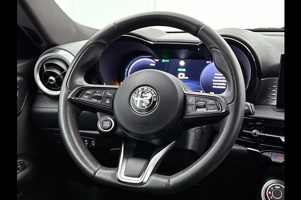 Alfa Romeo Tonale 1.5T Hybrid 131PK Automaat Sprint / Pdc.V+A / Stoel+Stuur verwarming / Navigatie / Lmv / Adaptive Cruise / Carplay / Apk 10-2027