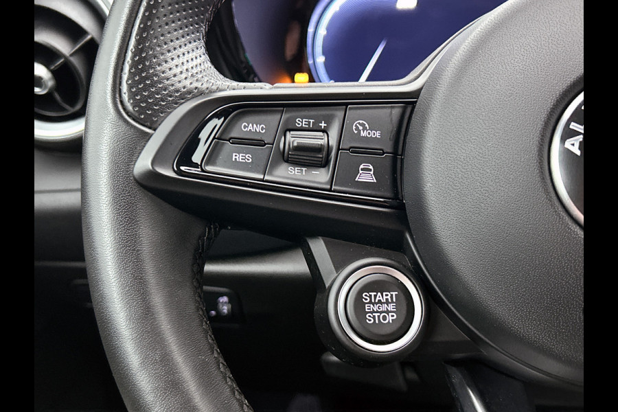Alfa Romeo Tonale 1.5T Hybrid 131PK Automaat Sprint / Pdc.V+A / Stoel+Stuur verwarming / Navigatie / Lmv / Adaptive Cruise / Carplay / Apk 10-2027