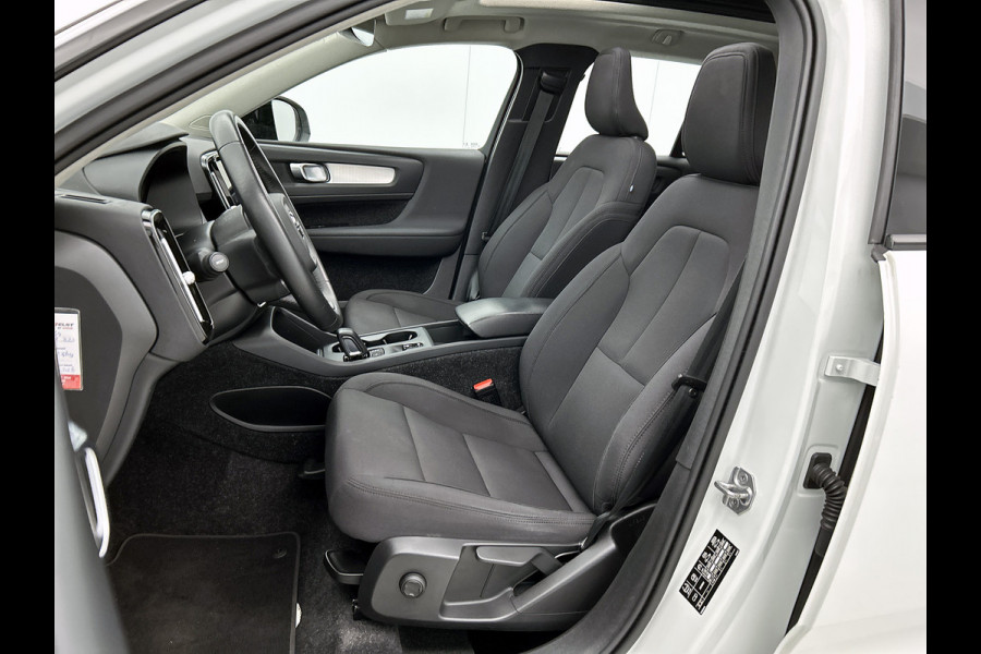 Volvo XC40 T4 Hybride SOH 98% R-Design Expression / Panoramadak / Navigatie / Xenon / Pdc. / Airco-ecc./ Radio multimedia / Apk 10-2026