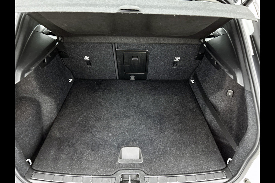 Volvo XC40 T4 Hybride SOH 98% R-Design Expression / Panoramadak / Navigatie / Xenon / Pdc. / Airco-ecc./ Radio multimedia / Apk 10-2026