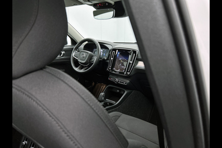 Volvo XC40 T4 Hybride SOH 98% R-Design Expression / Panoramadak / Navigatie / Xenon / Pdc. / Airco-ecc./ Radio multimedia / Apk 10-2026
