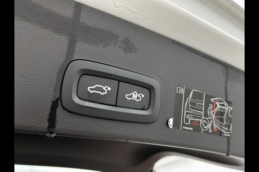 Volvo XC40 T4 Hybride SOH 98% R-Design Expression / Panoramadak / Navigatie / Xenon / Pdc. / Airco-ecc./ Radio multimedia / Apk 10-2026