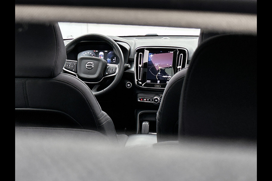 Volvo XC40 T4 Hybride SOH 98% R-Design Expression / Panoramadak / Navigatie / Xenon / Pdc. / Airco-ecc./ Radio multimedia / Apk 10-2026