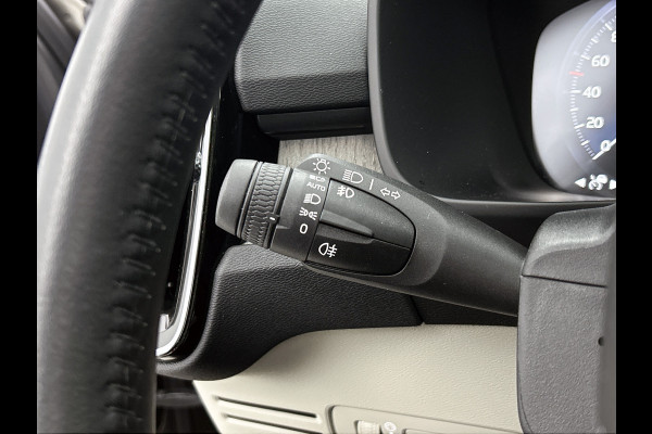 Volvo XC40 T5 180PK Hybride SOH 91% Inscription / Panoramadak / Leder / Trekhaak / airco-ecc./ Stuurverwarming / Navigatie / Apk 10-2026