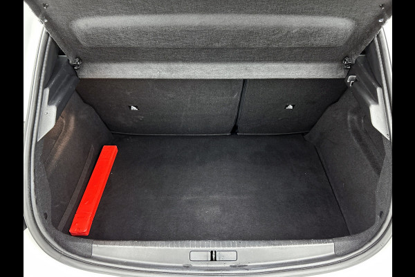 Peugeot 208 1.5 HDi Blue Allure / Navigatie / Pdc.+Camera / Airco-ecc./ Radio-multimedia / / Apk nieuw