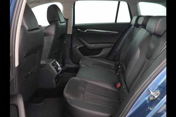 Škoda Octavia 1.5 TSI First Edition | Panoramadak | Trekhaak | Stoelverwarming | Matrix LED | Adaptive cruise | Sfeerverlichting | Carplay | Keyless | Virtual Cockpit | 18'' | Half leder | Climate control