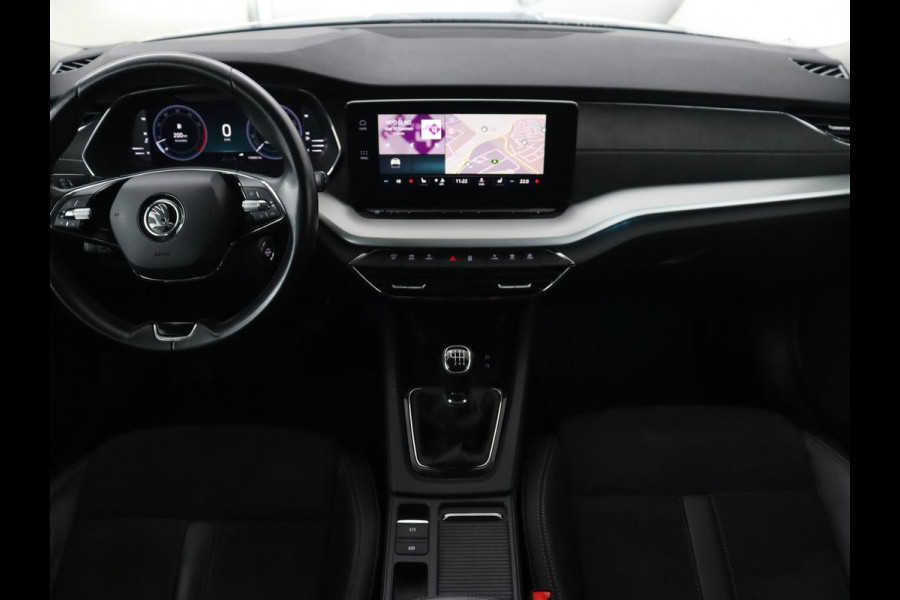 Škoda Octavia 1.5 TSI First Edition | Panoramadak | Trekhaak | Stoelverwarming | Matrix LED | Adaptive cruise | Sfeerverlichting | Carplay | Keyless | Virtual Cockpit | 18'' | Half leder | Climate control