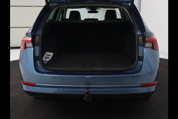 Škoda Octavia 1.5 TSI First Edition | Panoramadak | Trekhaak | Stoelverwarming | Matrix LED | Adaptive cruise | Sfeerverlichting | Carplay | Keyless | Virtual Cockpit | 18'' | Half leder | Climate control