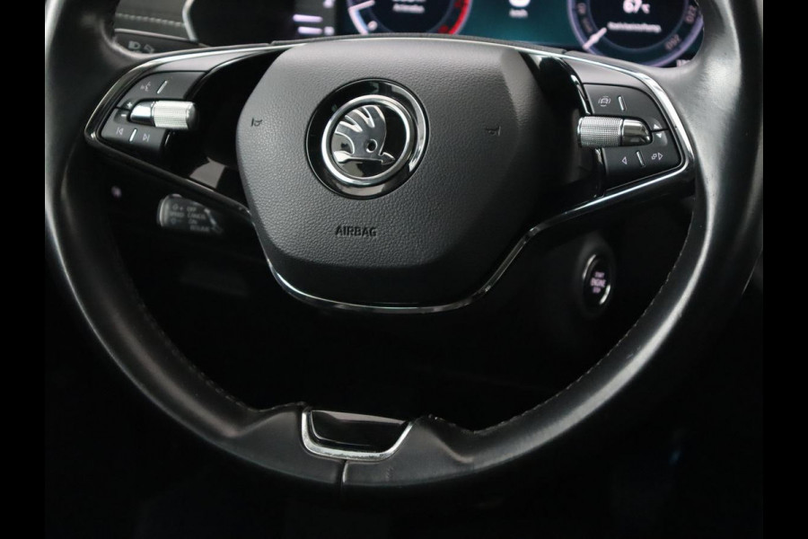 Škoda Octavia 1.5 TSI First Edition | Panoramadak | Trekhaak | Stoelverwarming | Matrix LED | Adaptive cruise | Sfeerverlichting | Carplay | Keyless | Virtual Cockpit | 18'' | Half leder | Climate control