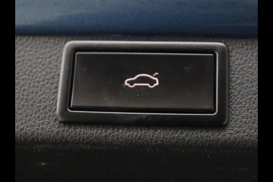 Škoda Octavia 1.5 TSI First Edition | Panoramadak | Trekhaak | Stoelverwarming | Matrix LED | Adaptive cruise | Sfeerverlichting | Carplay | Keyless | Virtual Cockpit | 18'' | Half leder | Climate control